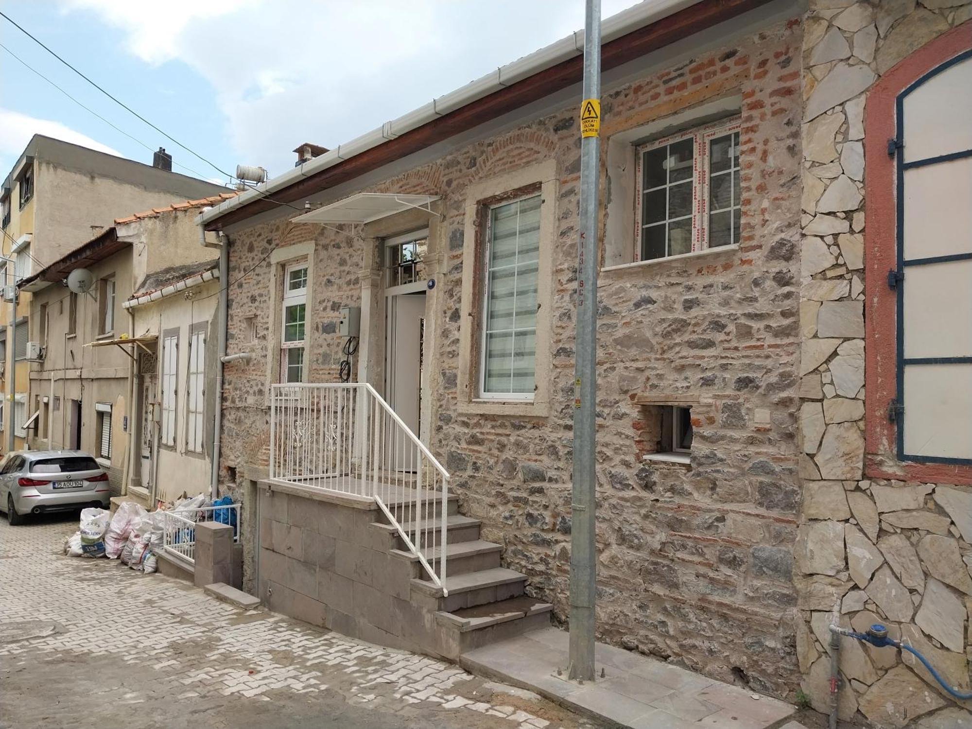 Beautiful Stone In Cool District Apartment Izmir