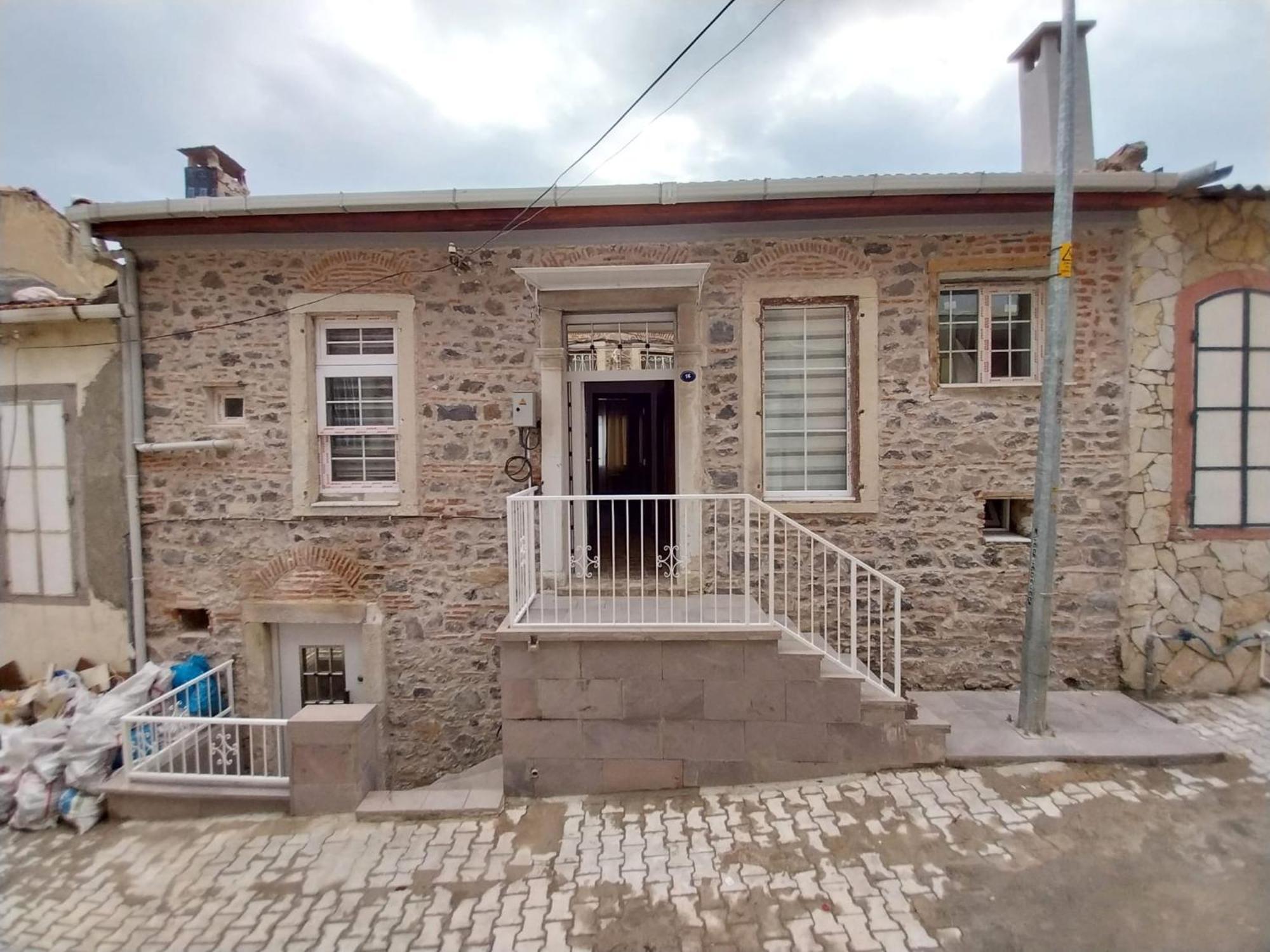 Beautiful Stone In Cool District Apartment